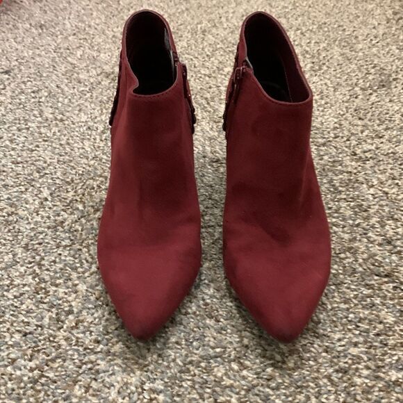Liz Claiborne Flex Form Booties, Faux Suede, Burgundy, Size 6 - Picture 4 of 12